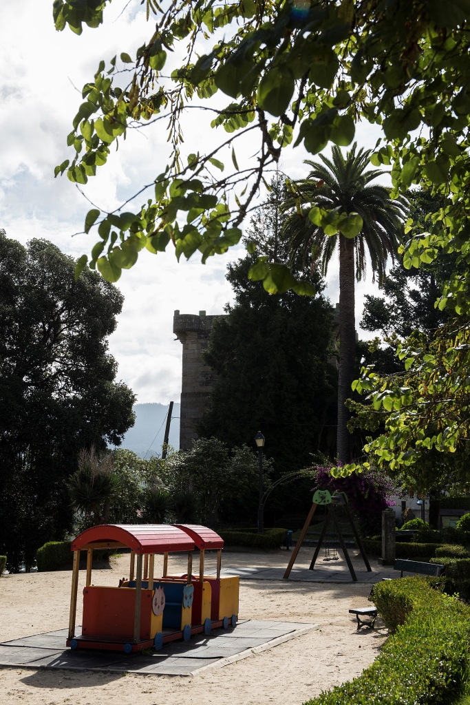 Los actuales jardines se asientan sobre la antigua parte norte del parque del Marqués de Figueroa, reservada en 1911 para la construcción de un inmueble.