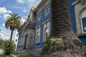 Enmarcado dentro de la arquitectura de posguerra el edificio de Aduanas es realizado por Manuel Ródenas entre 1944 y 1945.