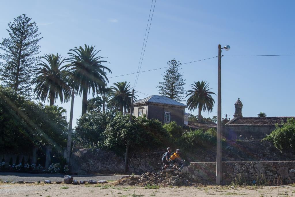 En origen la construcción es una fortaleza que en el siglo XVI es convertida en pazo rural. De este predio fue señor Luis López Ballesteros, destacado líder de la guerra de Independencia en la zona, que fuera ministro del rey Fernando VII.