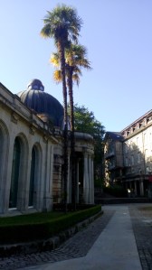 En 1872 se descubre la Fuente da Gándara y el empresario Ramón Peinador Vela solicita la declaración de utilidad pública de sus aguas, que llega al año siguiente. Pronto la fábrica de aguas de los hermanos Enrique y Ramón Peinador Vela embotellará a pleno rendimiento, tomando un nuevo rumbo la actividad con la apertura de la casa de baños en 1880.