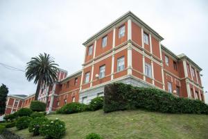 La construcción del Hospital Materno-Infantil se remonta a 1917, vinculada al legado de los filántropos coruñeses Angelita y Ricardo Labaca.