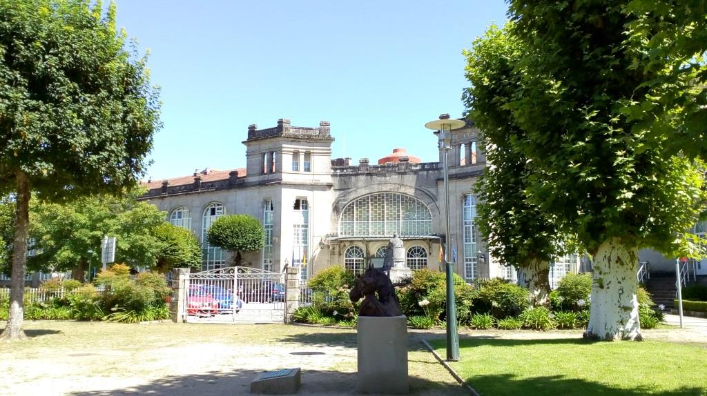 En 1872 se descubre la Fuente da Gándara y el empresario Ramón Peinador Vela solicita la declaración de utilidad pública de sus aguas, que llega al año siguiente. Pronto la fábrica de aguas de los hermanos Enrique y Ramón Peinador Vela embotellará a pleno rendimiento, tomando un nuevo rumbo la actividad con la apertura de la casa de baños en 1880.