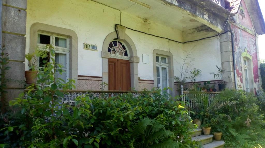 Era este uno de los numerosos hoteles de lujo que funcionaban en Mondariz-Balneario en otros tiempos, en que la afluencia de visitas era constante.