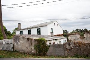 Podemos ver esta vivienda muy próxima a otra ubicada también en la parroquia de Osedo.