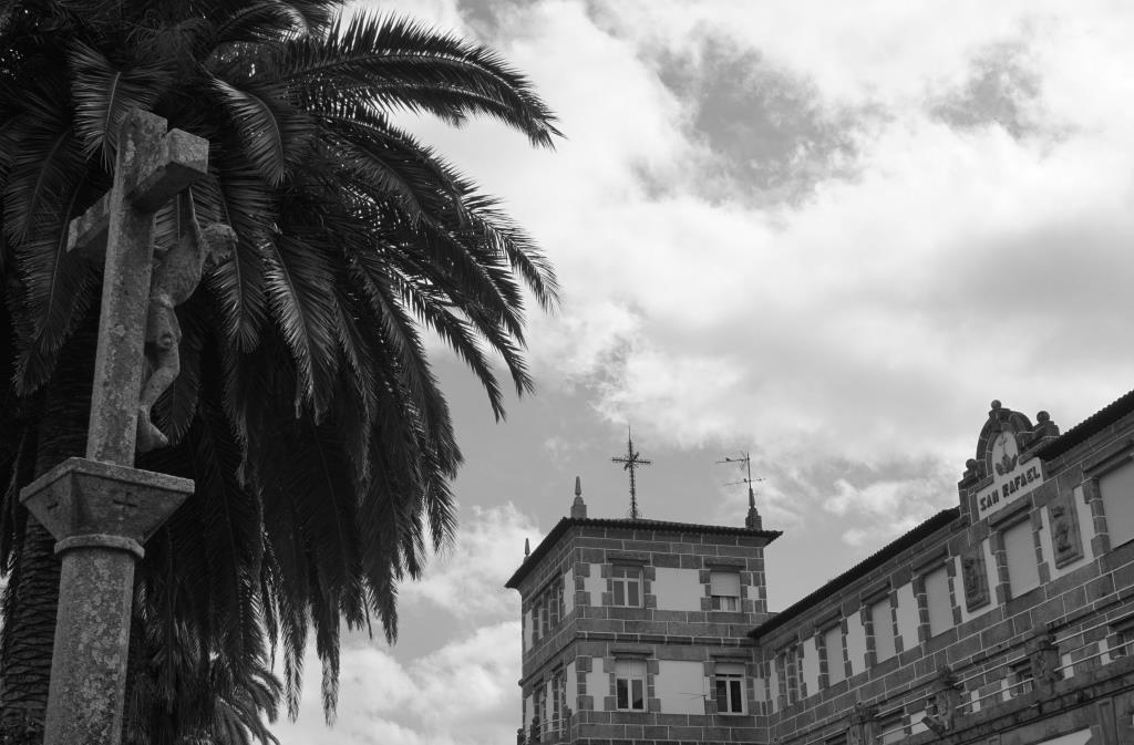 La construcción del Hogar San Rafael comienza en 1935 con la fundación que los hermanos de San Juan de Dios realizan en unos terrenos en Coia.