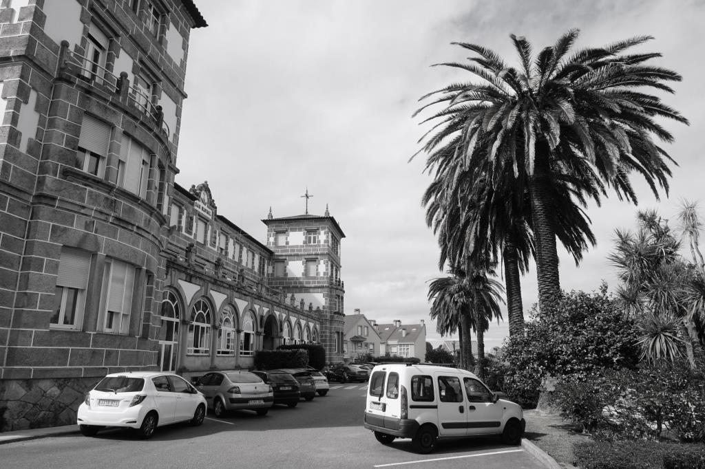 La construcción del Hogar San Rafael comienza en 1935 con la fundación que los hermanos de San Juan de Dios realizan en unos terrenos en Coia.