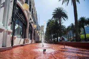 Construido en 1912 en un lenguaje modernista el pabellón, símbolo de la arquitectura herculina, fue ampliado en estilo Art Déco y modificado varias veces, destacando especialmente su estructura metálica. Su autor es el arquitecto Rafael González Villar.