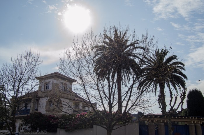 El arquitecto coruñés Rafael González Villar será el encargado en 1912 del proyecto de esta villa, situada en el extremo oeste de la ciudad jardín.