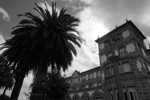 La construcción del Hogar San Rafael comienza en 1935 con la fundación que los hermanos de San Juan de Dios realizan en unos terrenos en Coia.