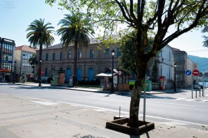 Rematado en 1889 para alojar la Casa do Concello, desde el año 1953 acoge el Instituto Virxe do Mar de Noia.