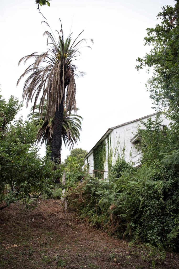 En el lugar de Bañobre y muy próximo al Pazo de San Paio se encuentra este otro de más humilde factura, quizá más destinado a la producción agropecuaria. Su origen parece estar relacionado con el vínculo creado por Lope García de Vilousaz y María Ares de Figueroa. El conjunto ha sufrido grandes modificaciones debido a los cambios en la propiedad de los terrenos, sin embargo todavía es apreciable el espacio original.