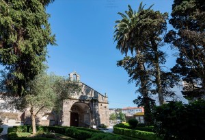 El templo gótico fue erigido en la primera mitad del siglo XIV sobre uno anterior de orden románico y reducido tamaño, siendo consagrado en 1327.
