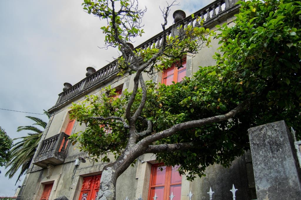 La vivienda es construida en 1931 por el retornado de Cuba Jesús Blanco Rojo en un lenguaje autóctono añadiendo ciertos elementos coloniales.