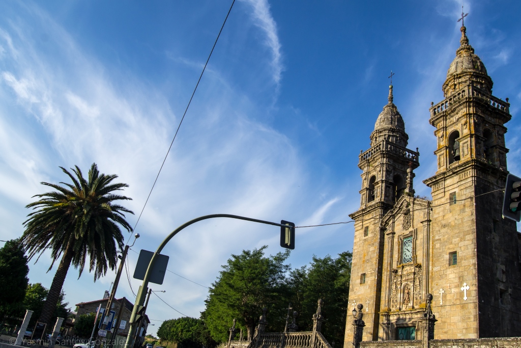 Ubicada justo frente de la basílica de A Escravitude, hoy en día la vivienda alberga un restaurante, habiendo sufrido reformas poco respetuosas con la factura original del inmueble.