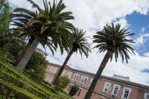 La antigua Casa Cuna de A Coruña es un centro dependiente de la Diputación que funciona como Hogar Infantil y Centro de Día, dedicado a la atención de menores entre 0 y 12 años.