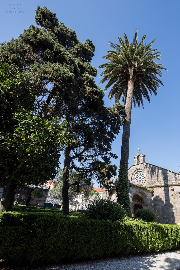 El templo gótico fue erigido en la primera mitad del siglo XIV sobre uno anterior de orden románico y reducido tamaño, siendo consagrado en 1327.