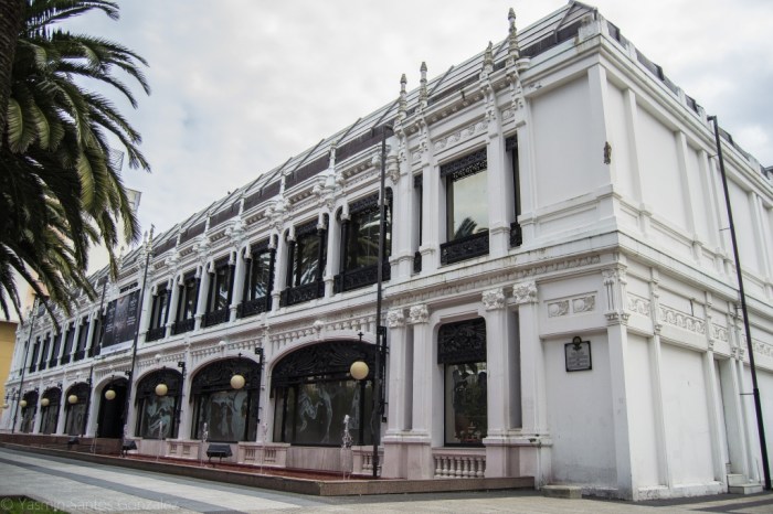 Construido en 1912 en un lenguaje modernista el pabellón, símbolo de la arquitectura herculina, fue ampliado en estilo Art Déco y modificado varias veces, destacando especialmente su estructura metálica.