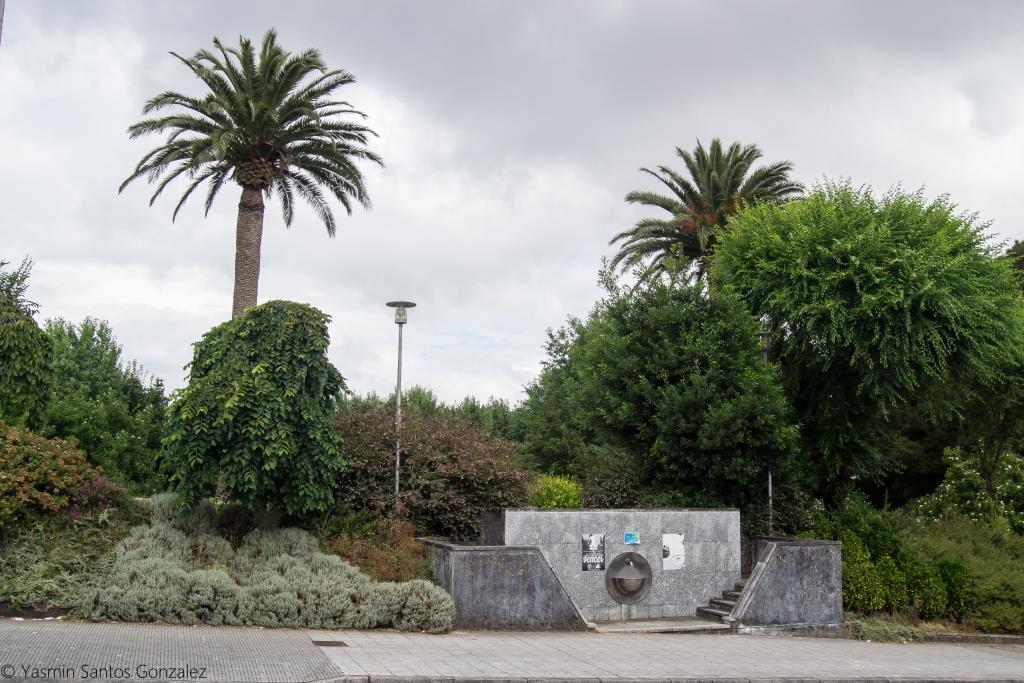 Ubicado a las orillas del río Sar, este parque es uno de los más extensos de la capital de Galicia.