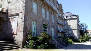 En 1872 se descubre la Fuente da Gándara y el empresario Ramón Peinador Vela solicita la declaración de utilidad pública de sus aguas, que llega al año siguiente. Pronto la fábrica de aguas de los hermanos Enrique y Ramón Peinador Vela embotellará a pleno rendimiento, tomando un nuevo rumbo la actividad con la apertura de la casa de baños en 1880.