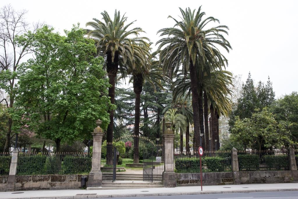 El origen de este espacio en su actual configuración se remonta a mediados del siglo XIX, cuando profesores del vecino instituto de segunda enseñanza deciden colaborar en la creación de un jardín botánico.