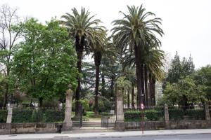 El origen de este espacio en su actual configuración se remonta a mediados del siglo XIX, cuando profesores del vecino instituto de segunda enseñanza deciden colaborar en la creación de un jardín botánico.