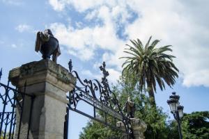 En 1889 el concello inicia los trámites para la creación del nuevo cementerio municipal, en un momento en que la ciudad contaba con 15.000 habitantes y sostenía un gran crecimiento económico.