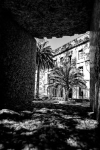 En 1838 comienza la urbanización de las islas de San Simón y San Antón para la construcción de un lazareto, siendo el proyecto original del ingeniero Alejo Andrade Yáñez y el adjudicatario de las obras Norberto Velázquez Moreno.