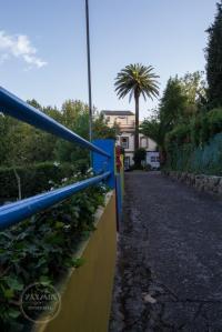 Se ubica esta villa en la calle Manuel Olivié, en plena Ciudad Jardín de El Castro. La construcción, de planta rectangular, data probablemente de entre los años treinta y cincuenta del siglo XX.