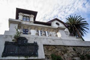 Vivienda promovida por la familia Allones, vinculada a la producción de tabaco cubano, se ubica en plena Ciudad Jardín.