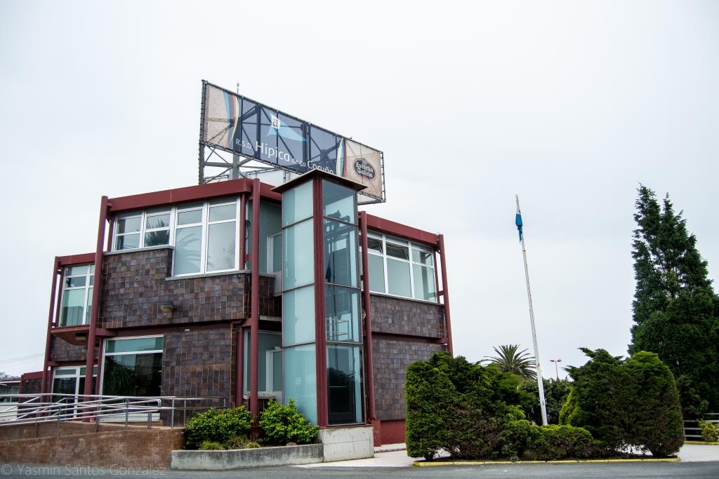 La Sociedad Deportiva Hípica de La Coruña era fundada en 1957 tras una cesión de terrenos del Ministerio del Ejército.