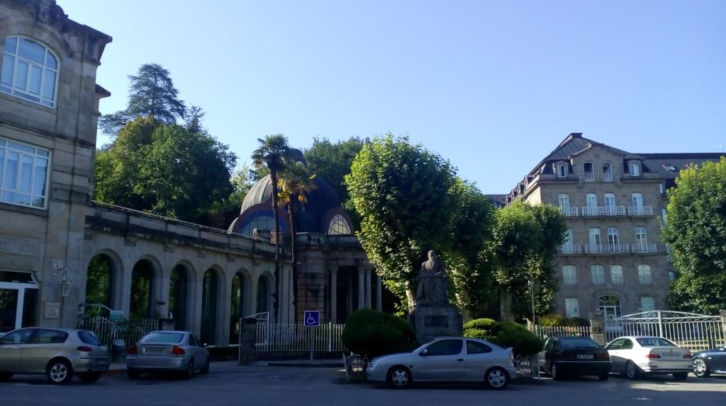 En 1872 se descubre la Fuente da Gándara y el empresario Ramón Peinador Vela solicita la declaración de utilidad pública de sus aguas, que llega al año siguiente. Pronto la fábrica de aguas de los hermanos Enrique y Ramón Peinador Vela embotellará a pleno rendimiento, tomando un nuevo rumbo la actividad con la apertura de la casa de baños en 1880.