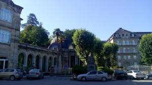 En 1872 se descubre la Fuente da Gándara y el empresario Ramón Peinador Vela solicita la declaración de utilidad pública de sus aguas, que llega al año siguiente. Pronto la fábrica de aguas de los hermanos Enrique y Ramón Peinador Vela embotellará a pleno rendimiento, tomando un nuevo rumbo la actividad con la apertura de la casa de baños en 1880.