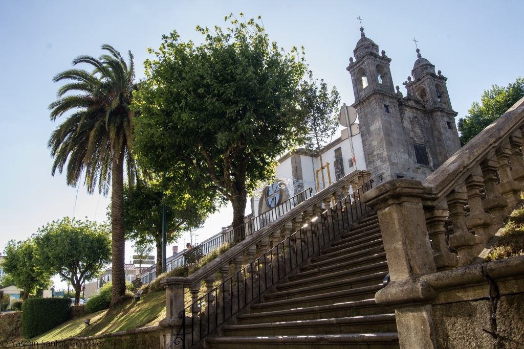 A principios del siglo XX la capital de Galicia expande su entramado urbano hacia el sur, mediante la apertura de calles como Senra, Hórreo o Carreira do Conde, avenidas que son ejecutadas con todo el cuidado y por donde la población de la ciudad vieja acostumbra a pasear.