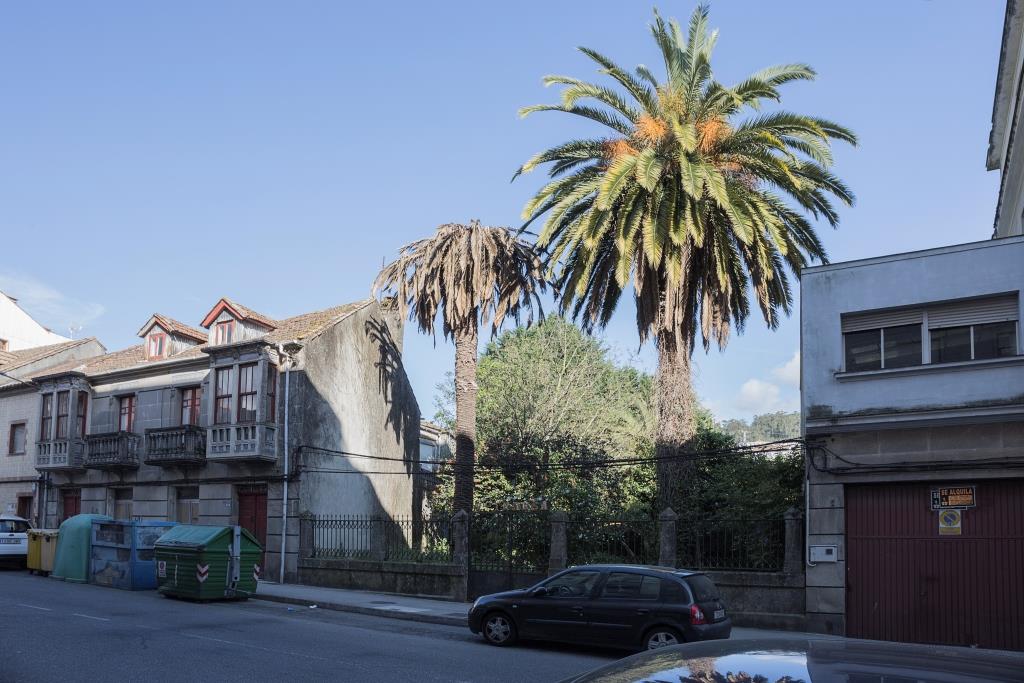 Gran ejemplo de residencia para la clase alta situada a las afueras de la localidad, que con el paso del tiempo se ha visto absorbida por el crecimiento demográfico y la presión urbanística.