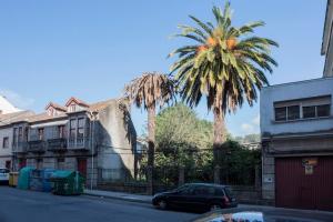 Gran ejemplo de residencia para la clase alta situada a las afueras de la localidad, que con el paso del tiempo se ha visto absorbida por el crecimiento demográfico y la presión urbanística.