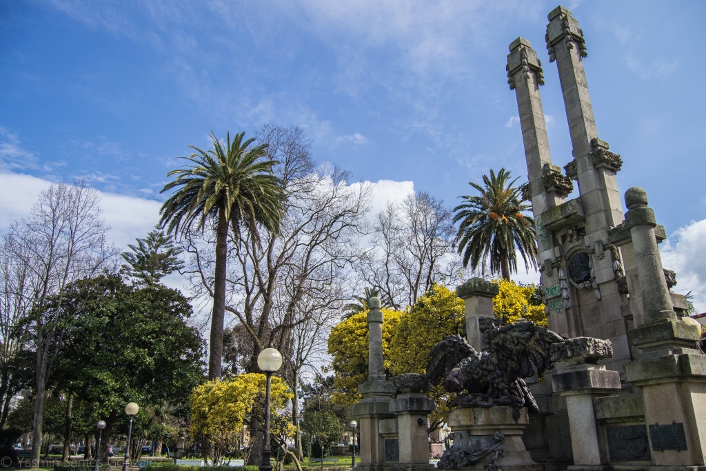Los jardines son dedicados a la memoria del marino gallego en 1871. El palmeral está incluido en el catálogo de Árbores e formacións senlleiras de Galicia para su protección.