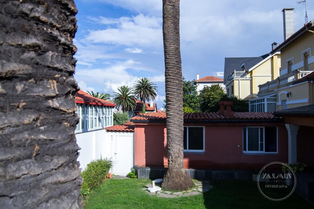 Se encuentra la villa que nos ocupa en la calle Andrés Martínez Salazar, en el corazón de la Ciudad Jardín.