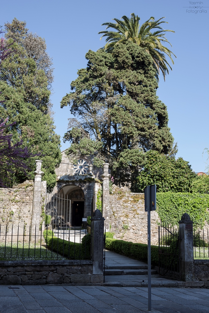 El templo gótico fue erigido en la primera mitad del siglo XIV sobre uno anterior de orden románico y reducido tamaño, siendo consagrado en 1327.