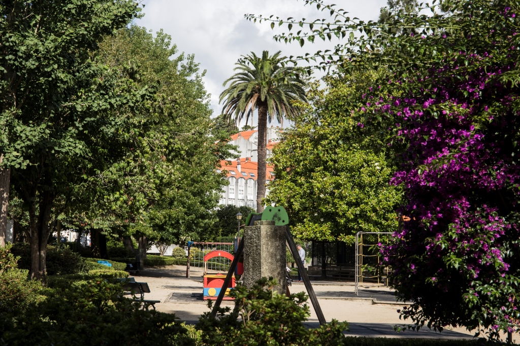 Los actuales jardines se asientan sobre la antigua parte norte del parque del Marqués de Figueroa, reservada en 1911 para la construcción de un inmueble.