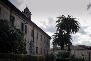 Comienza a ser edificado por la orden dominica en el siglo XV. Con la desamortización se emplea como cuartel, eliminándose el claustro, albergando hoy usos municipales como el Museo de la Ciudad.