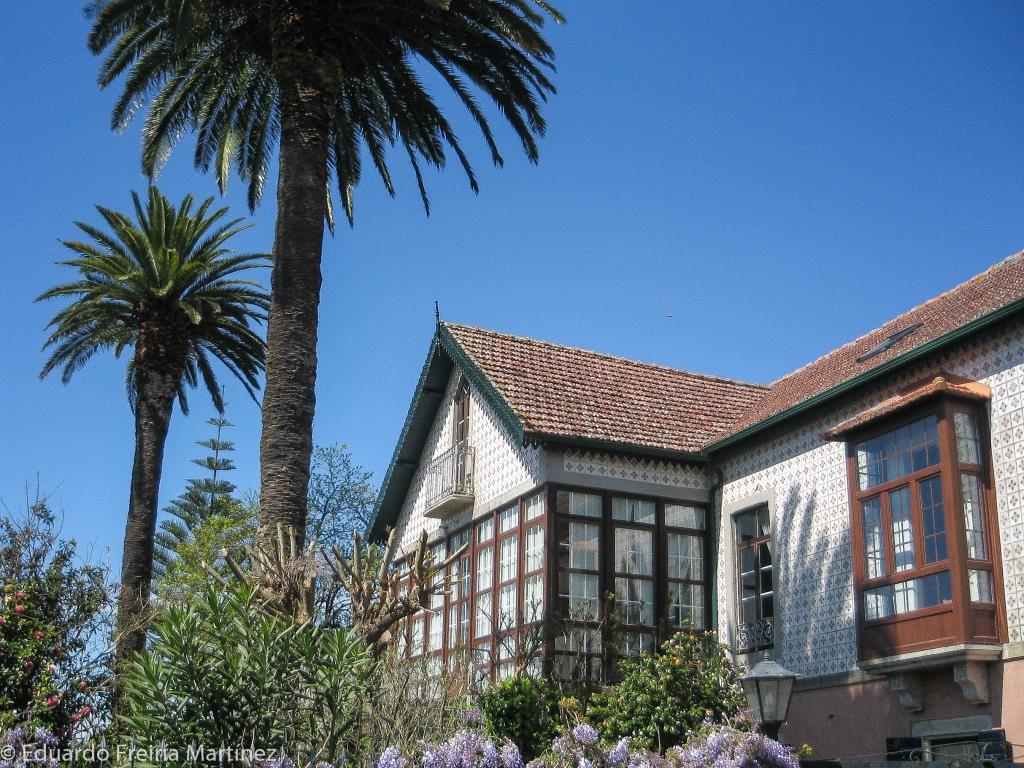 Enclavada en la Alameda de San Miguel, en Tabagón, esta vivienda fue construida en las primeras décadas del siglo XX por José Mª Blanco Gándara a su regreso de Brasil.