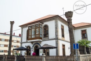 Fundada a principios del siglo XX el Liceo es la sociedad laica más antigua de la villa de Baiona, cuya pertenencia estaba vedada al género femenino.