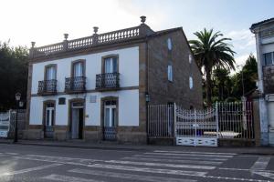 La vivienda es promovida en el año 1918 por el emigrante Vicente Ramos Rodríguez, emigrado en Argentina, quien funda la primera línea de autobuses de Buenos Aires.