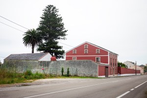 Levantada hacia 1910, la denominación responde al color con el que estaba pintada tanto originalmente como ahora.