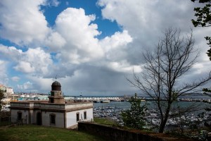 Las instalaciones se ubican sobre el antiguo lazareto, inaugurado en el año 1888. Actualmente y rodeados de un amplio parque se disponen la Batería de Oza, el Hospital de Oza, el Pabellón de Colonias y el Pabellón Quirúrgico Fernández Latorre, que componen un valioso conjunto.