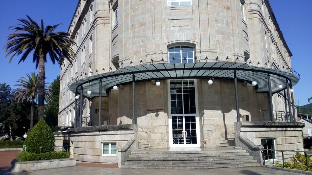 En 1872 se descubre la Fuente da Gándara y el empresario Ramón Peinador Vela solicita la declaración de utilidad pública de sus aguas, que llega al año siguiente. Pronto la fábrica de aguas de los hermanos Enrique y Ramón Peinador Vela embotellará a pleno rendimiento, tomando un nuevo rumbo la actividad con la apertura de la casa de baños en 1880.