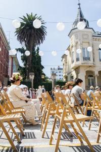 Situada en la rúa de San Roque junto a otras lujosas viviendas indianas la casa, edificada en 1910, combina el estilo ecléctico con el modernismo. Compuesta de semisótano, dos plantas y bajocubierta, en la asimétrica fachada destaca la torre que compone la esquina.
