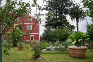 Levantada hacia 1910, la denominación responde al color con el que estaba pintada tanto originalmente como ahora.