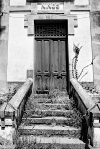 El nacimiento de este grupo escolar se vincula a José Antonio Cornide Crego, emigrante en Cuba y empresario cafetero, quien el 19 de noviembre de 1905 crea la Sociedad de Instrucción San Adrián junto con su hermano.