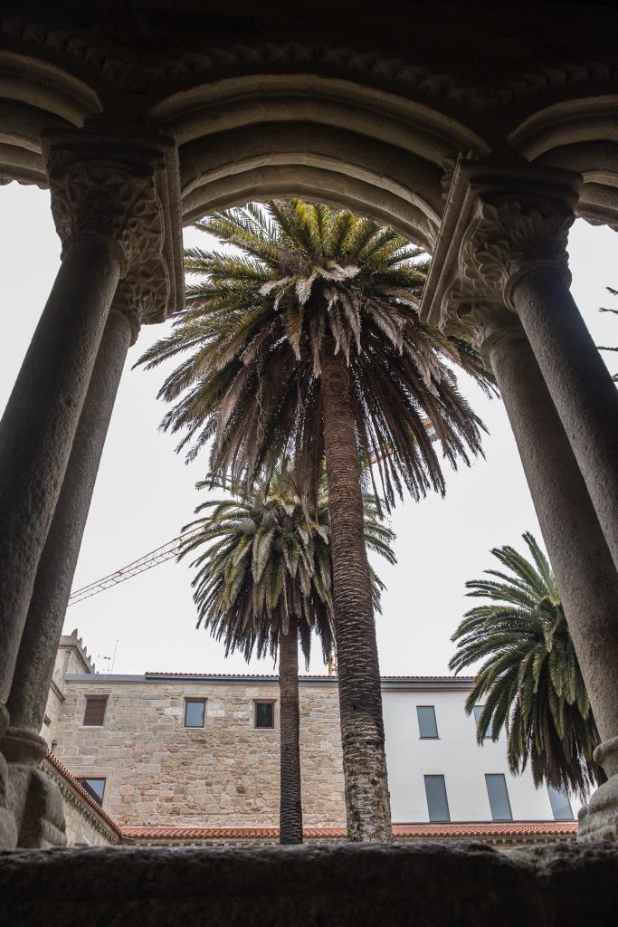 En el siglo XIV la orden franciscana edifica, en la ladera de Montealegre, un convento que en 1843 será transformado en cuartel de infantería, funcionando así hasta 1984.